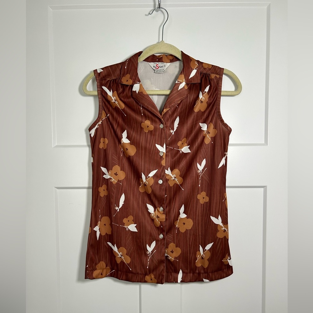 Vintage fitted button up collared sleeveless top